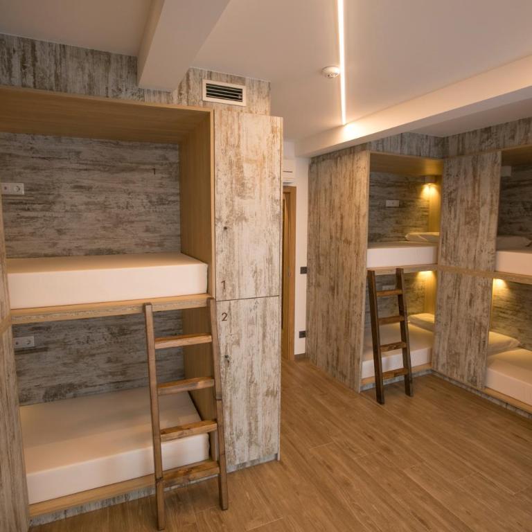 THOSTEL - Cama en habitación compartida mixta de 8 camas - 1