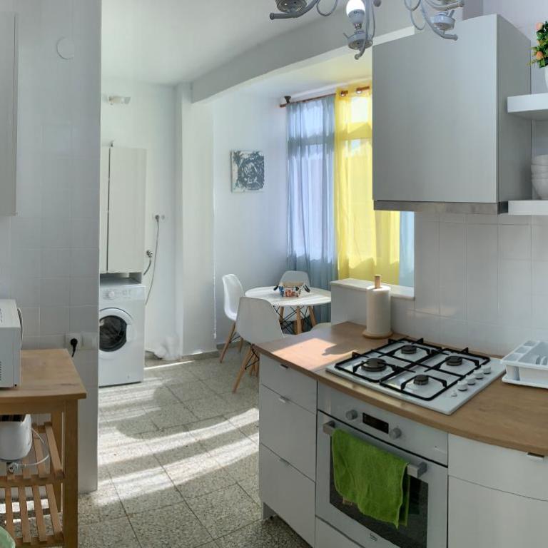 Orange Apartments - Apartment with Shower - 14