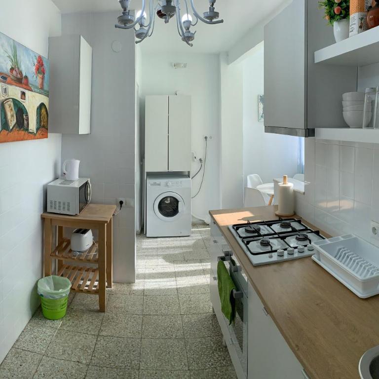 Orange Apartments - Apartment with Shower - 11