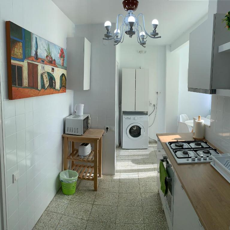 Orange Apartments - Apartment with Shower - 1