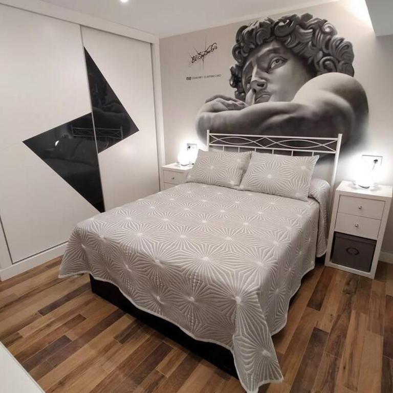 Arte y descanso. Apartamento ubicado al lado del Puerto deportivo, en pleno casco histórico-artístico de Cimadevilla y entre las dos principales playas de Gijón. - Three-Bedroom Apartment - 13