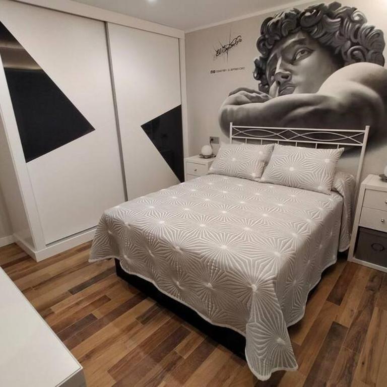 Arte y descanso. Apartamento ubicado al lado del Puerto deportivo, en pleno casco histórico-artístico de Cimadevilla y entre las dos principales playas de Gijón. - Three-Bedroom Apartment - 30