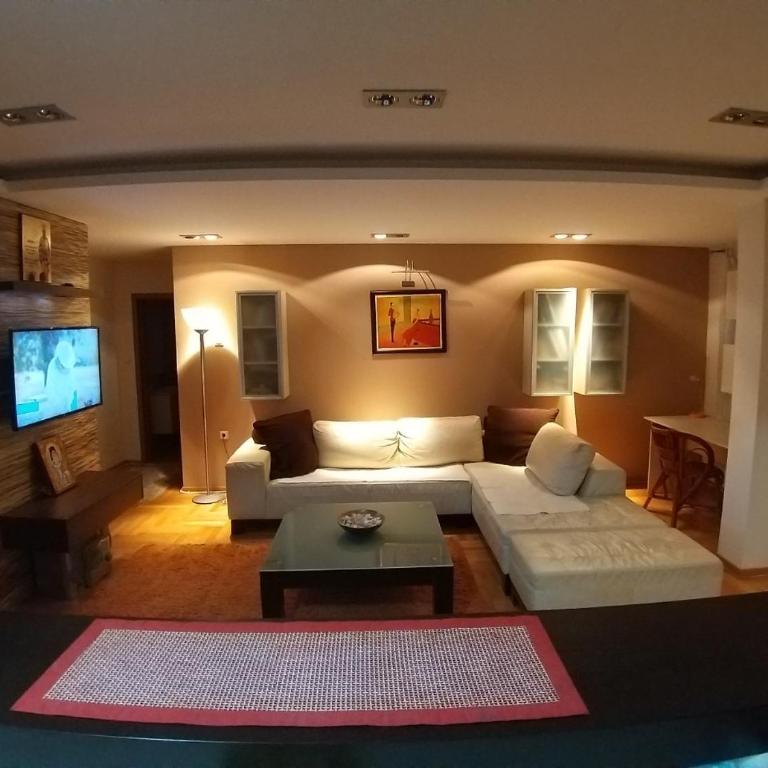 Brown Apartment - Niš Center - Three-Bedroom Apartment - 3