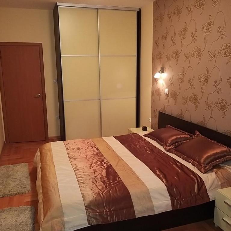 Brown Apartment - Niš Center - Three-Bedroom Apartment - 8