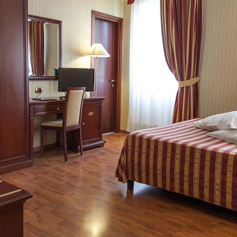 Hotel Benaco Garda ***S - Camera Matrimoniale/Doppia con Letti Singoli - 5