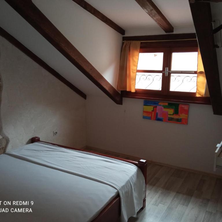 Apartments Historic Stone House - Penthaus Apartman - 13