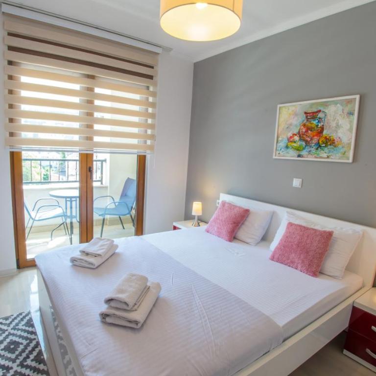 Apartment Light De Luxe - with Old Bridge view - Two-Bedroom Apartment with Balcony and City View - 20