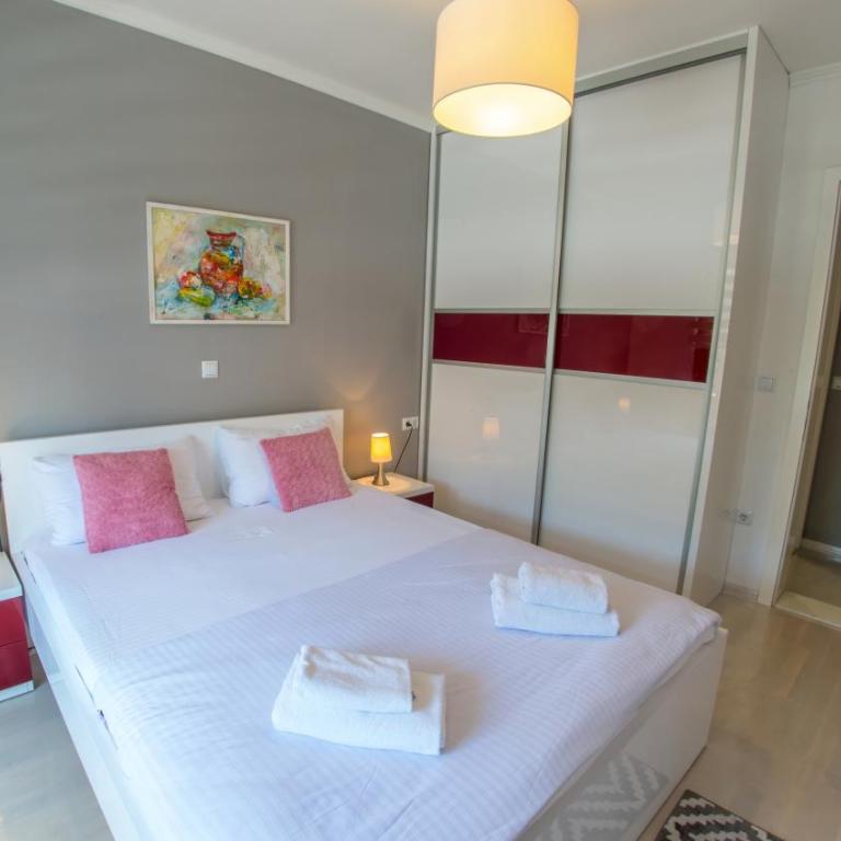 Apartment Light De Luxe - with Old Bridge view - Two-Bedroom Apartment with Balcony and City View - 29