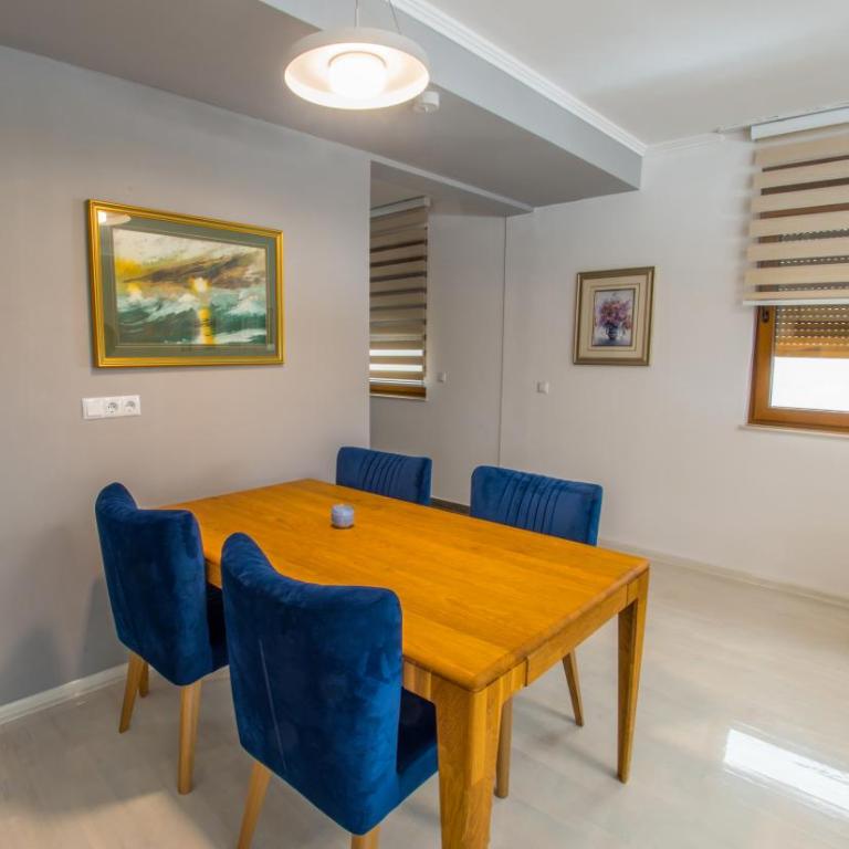 Apartment Light De Luxe - with Old Bridge view - Two-Bedroom Apartment with Balcony and City View - 8
