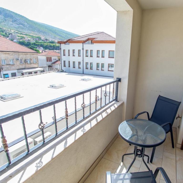Apartment Light De Luxe - with Old Bridge view - Two-Bedroom Apartment with Balcony and City View - 26