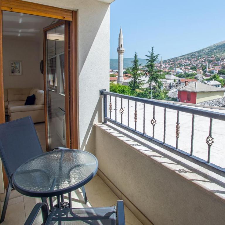 Apartment Light De Luxe - with Old Bridge view - Two-Bedroom Apartment with Balcony and City View - 12