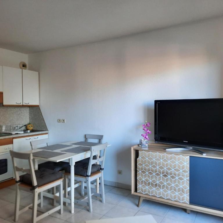 joli F2 46m2 menton centre, balcon,parking - Appartement 1 Chambre - 5