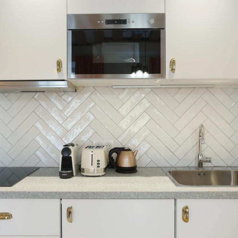 Rent a Room - Aparts CADET - Appartement Supérieur - 8
