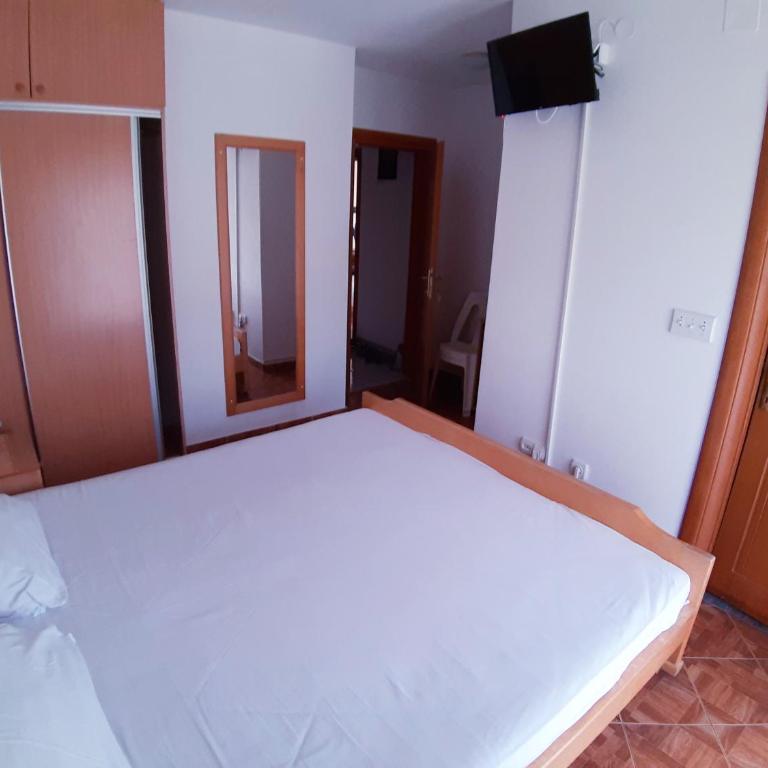 Apartments Parapid - Dvokrevetna Soba sa Bračnim Krevetom i Sopstvenim Kupatilom - 3
