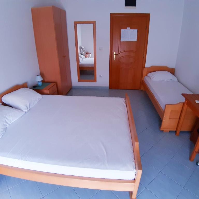 Apartments Parapid - Dvokrevetna Soba s Bračnim Krevetom i Sopstvenim Spoljnim Kupatilom - 5