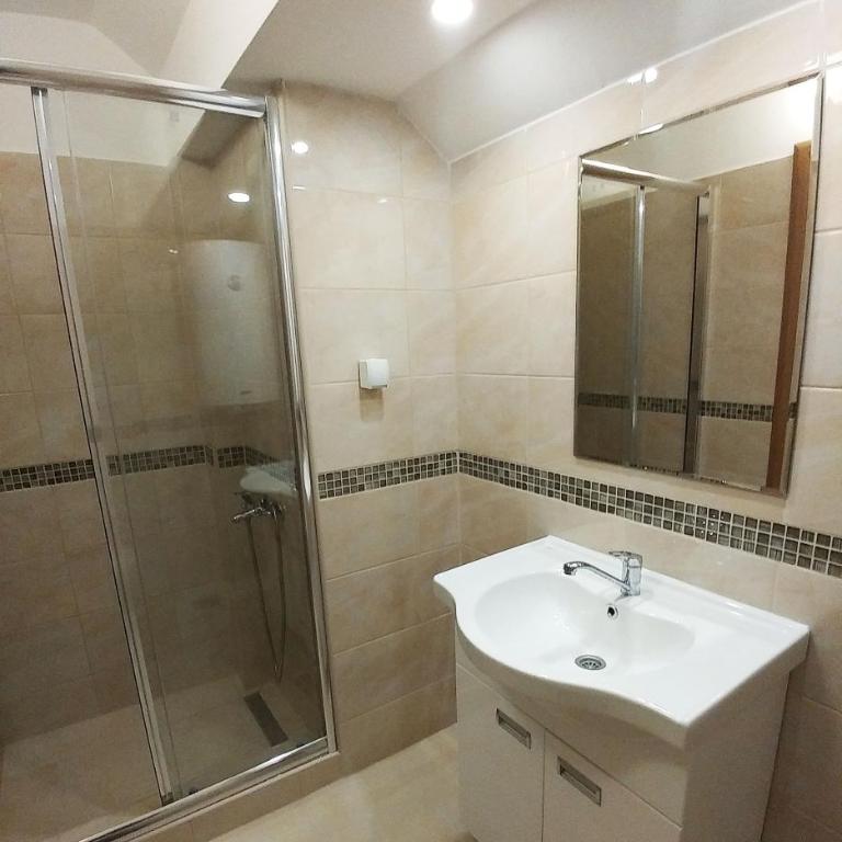 Zeleno srce - Apartment with Balcony - 10