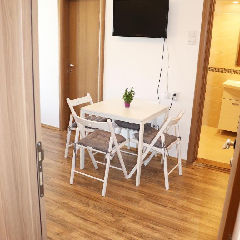 Zeleno srce - Apartment with Balcony - 2