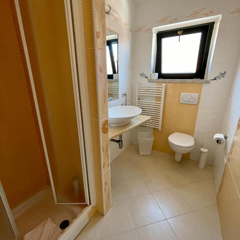 B&B Le Farfalle - Camera Superior Matrimoniale/Doppia con Letti Singoli con Terrazza - 6