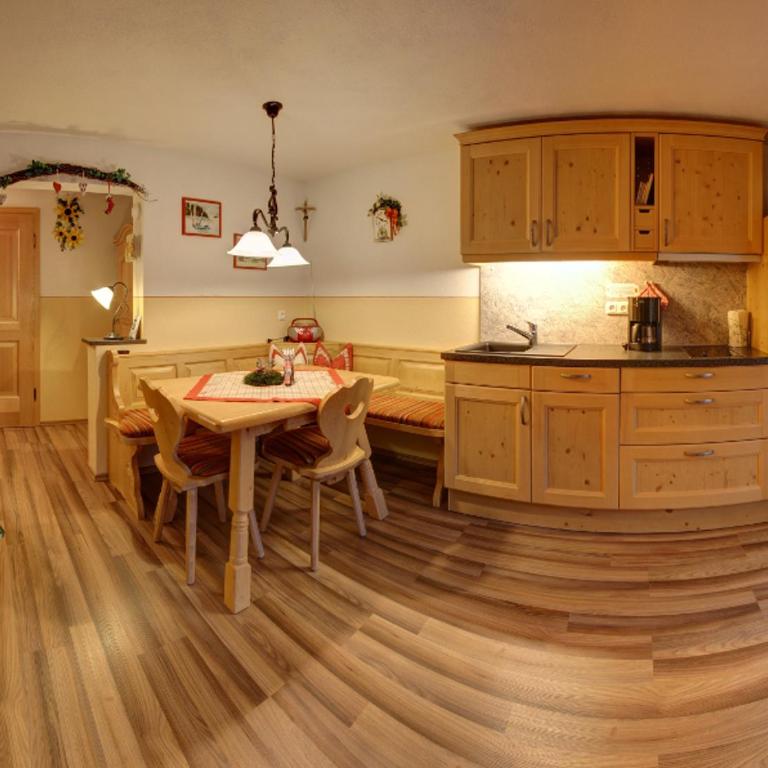 Gästehaus Restner - Chiemgau Karte - Apartment mit Gartenblick - 1