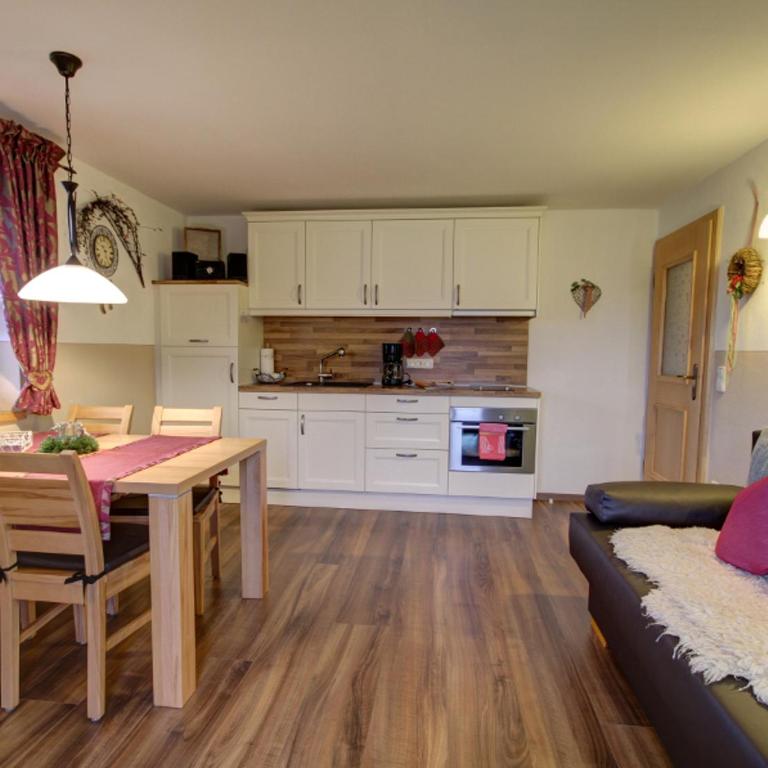 Gästehaus Restner - Chiemgau Karte - Apartment mit Balkon - 1
