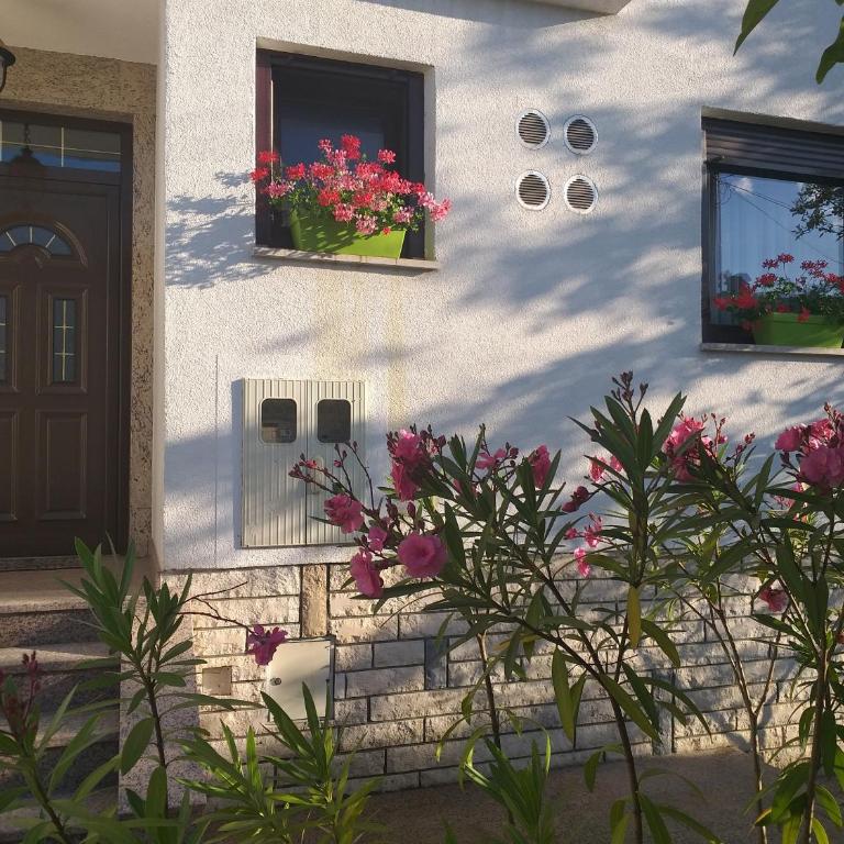 Villa Behić - Four-Bedroom House - 10