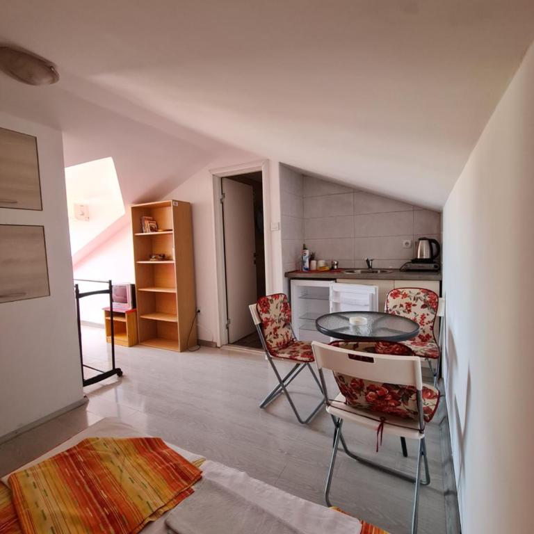 Hibiscus Guest House - Apartment with Sea View - 2