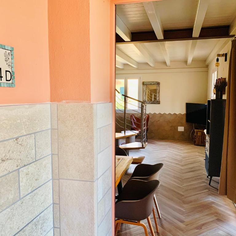 Charming Attic Apartment With Balcony & Swimming Pool - Appartamento con 3 Camere da Letto - 40