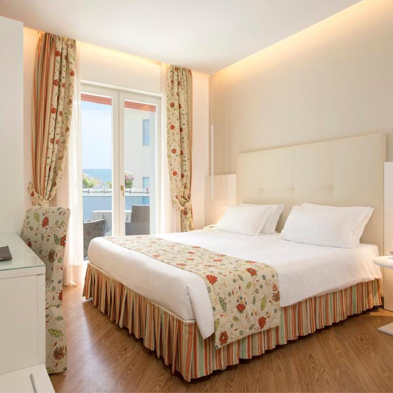 Hotel Cavalieri Palace & Suites - Camera Matrimoniale con Vista Mare Parziale - 4
