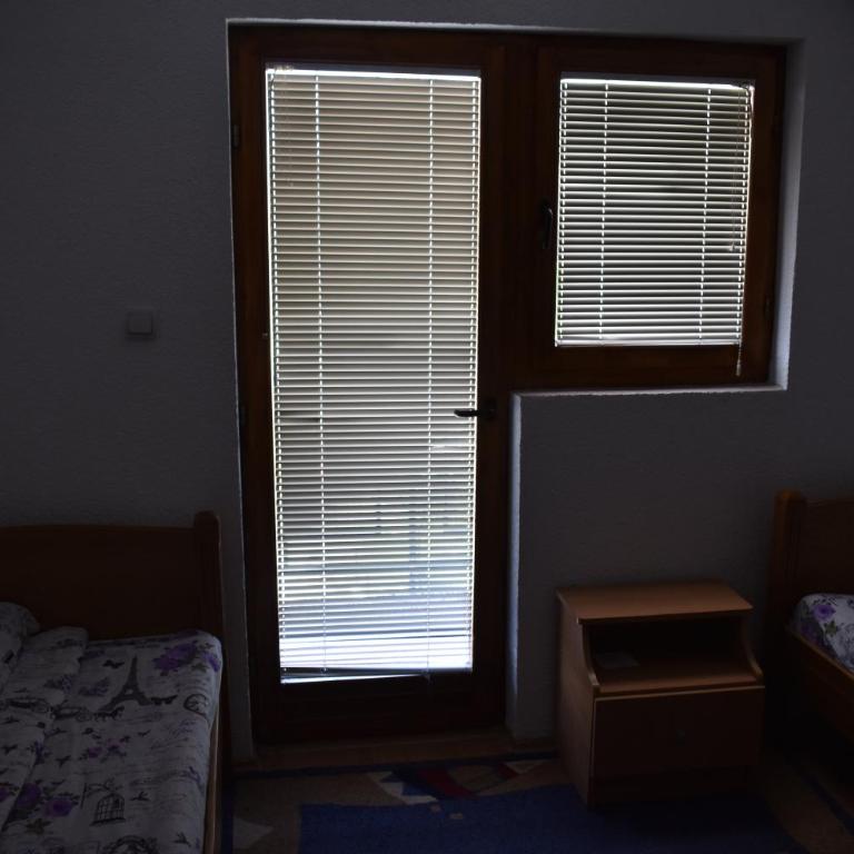 Šćekić Accommodation - Twin Room with Shared Bathroom - 6