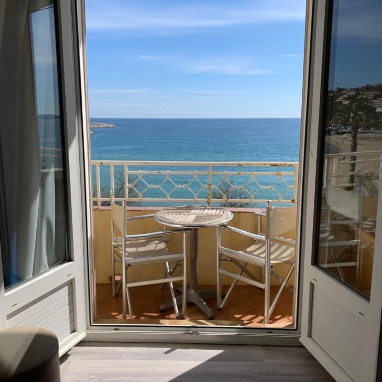 Hôtel Beau Rivage - Chambre Familiale avec Balcon et Vue sur la Mer - 16