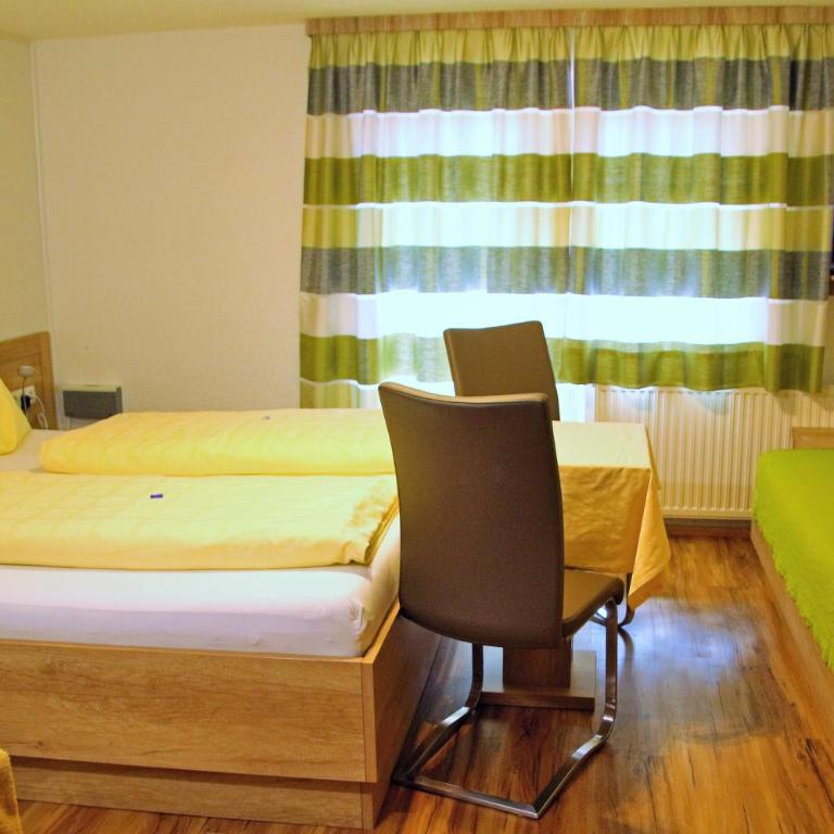 Haus Waldheim - Doppelzimmer mit Gemeinschafts-WC - 6