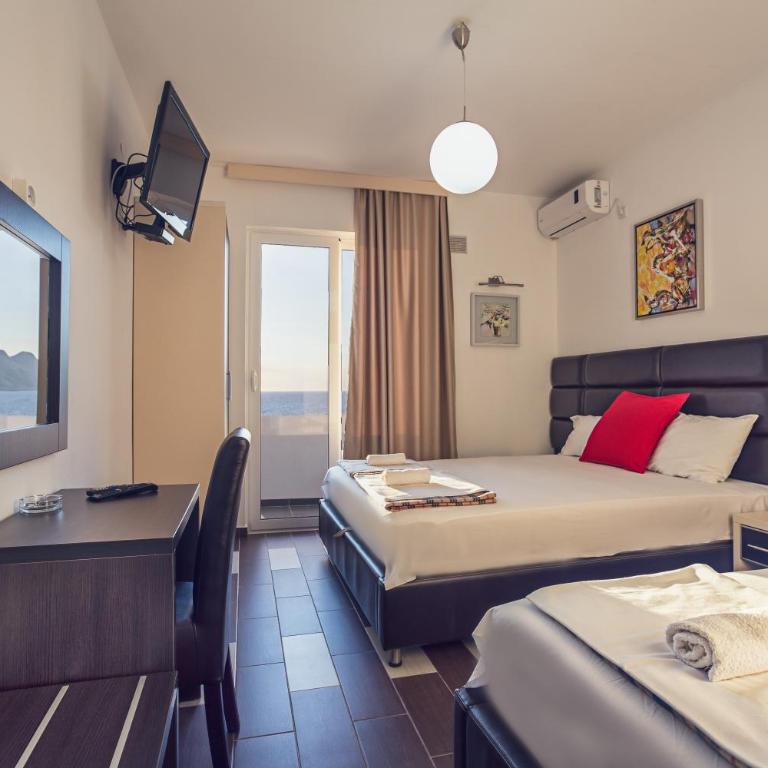 Apartments Atlantis - Studio with Balcony and Sea View (3 Adults) - 4