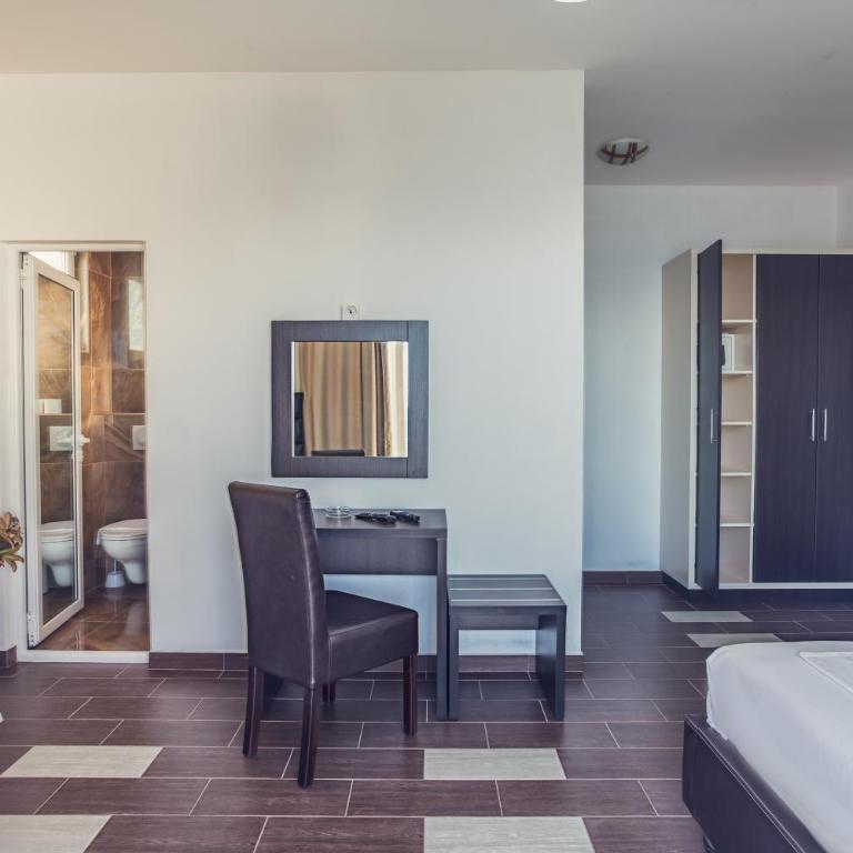 Apartments Atlantis - Studio with Balcony and Sea View (4 Adults) - 8