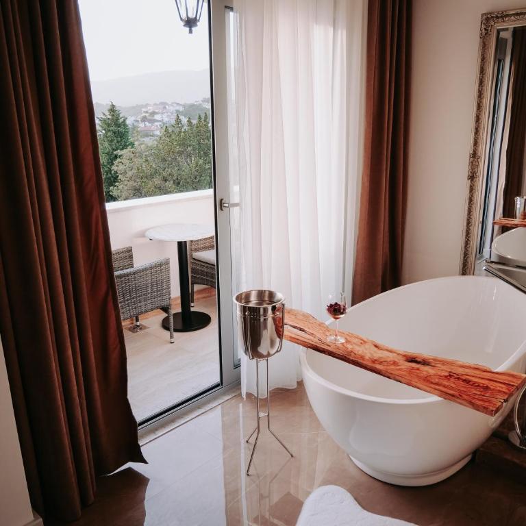 Onyx Luxury - One-Bedroom Apartment - 11