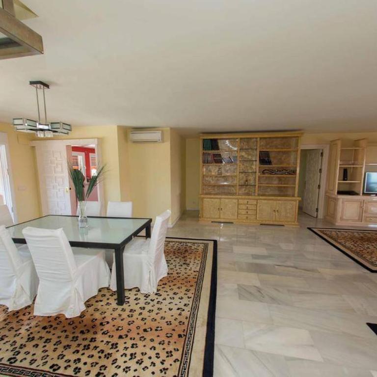 Penthouse with private pool, hot tub jacuzzi with sea views and chill-out zone, close to the sea - Three-Bedroom Apartment - 33