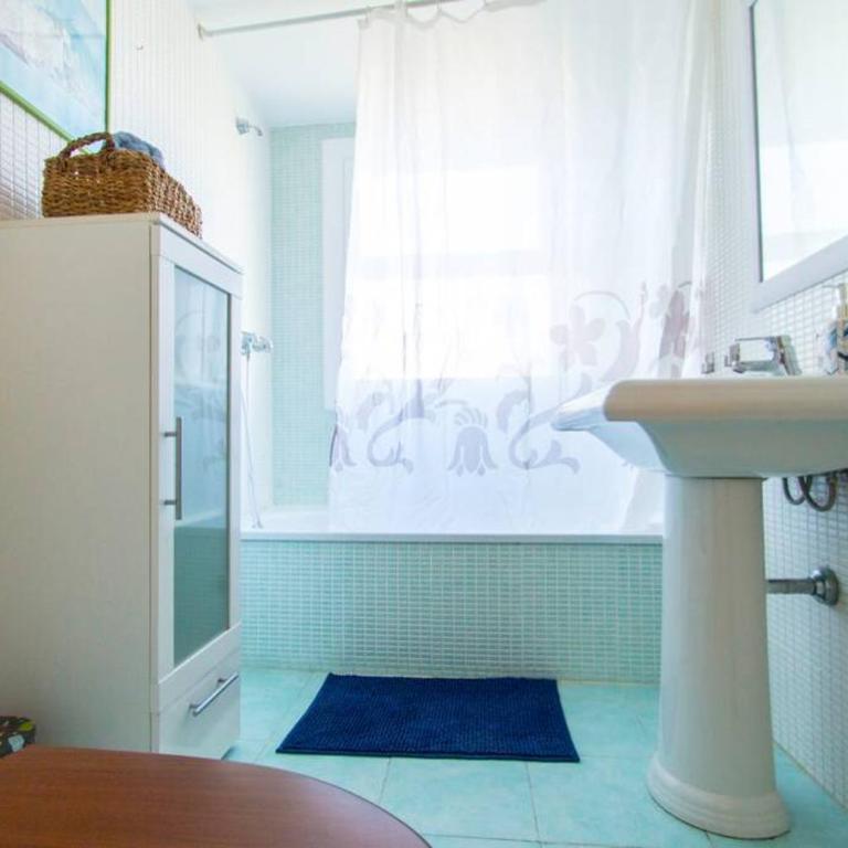 Primera linea de mar. Apartamento turístico Salou - Apartment - 43