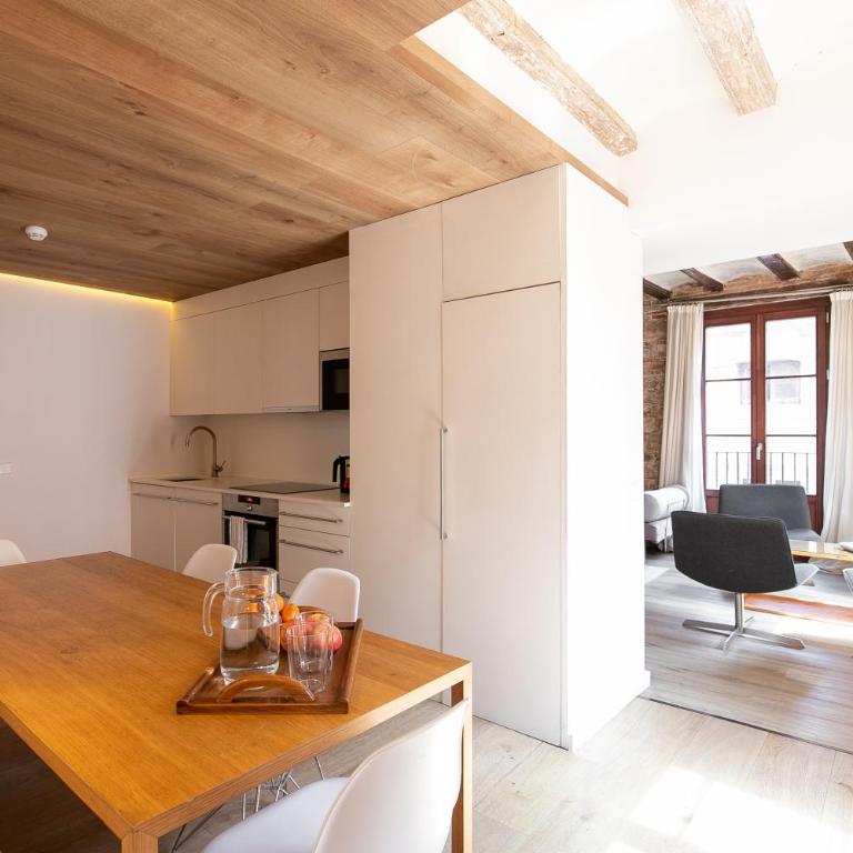 Decô Apartments Barcelona-Born Apt. - Three-Bedroom Apartment - 19
