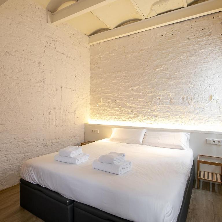 Decô Apartments Barcelona-Born Apt. - Three-Bedroom Apartment - 20