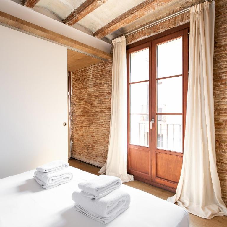 Decô Apartments Barcelona-Born Apt. - Three-Bedroom Apartment - 22