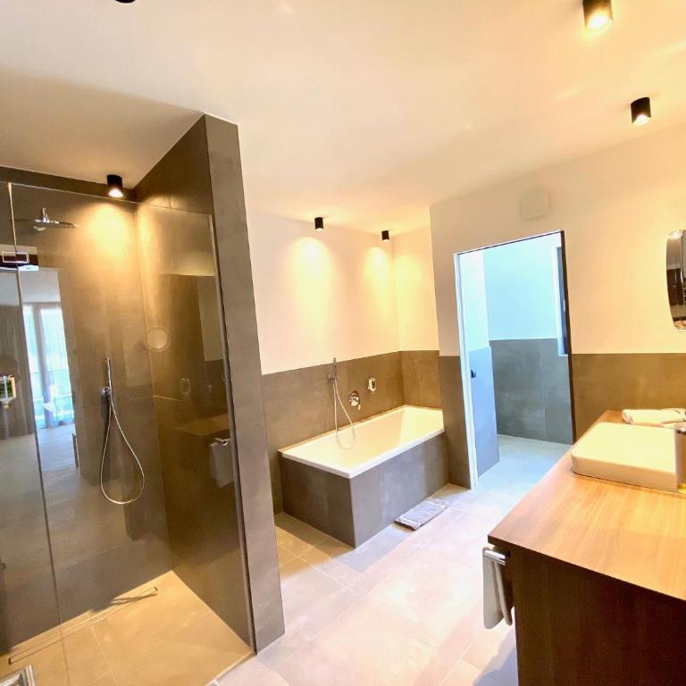 Garden Park Hotel - Suite with Spa Bath and Infrared Cabin - 4