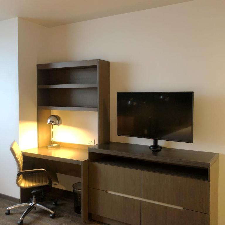 Hyatt House Mexico City Santa Fe - Habitación con cama extragrande. - 7