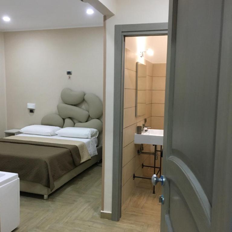 Dei Gerolomini - Deluxe Suite with Spa Bath - 1