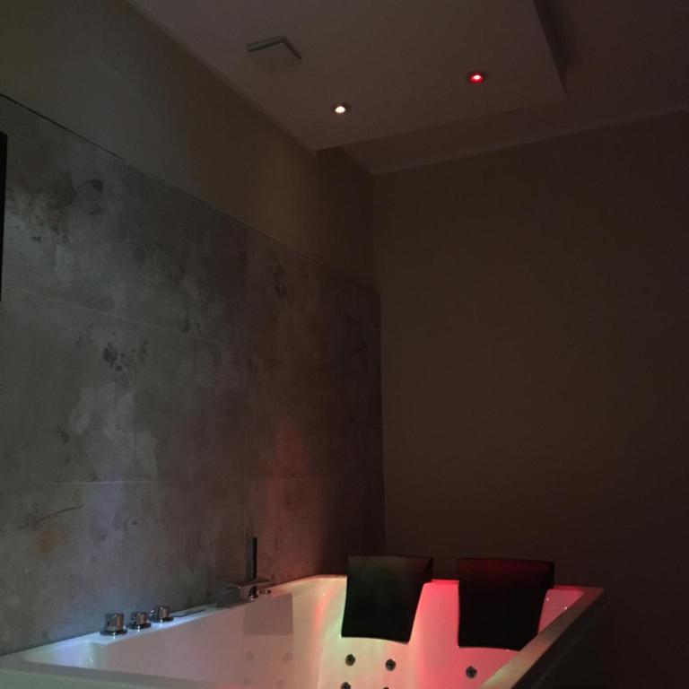 Dei Gerolomini - Deluxe Suite with Spa Bath - 4