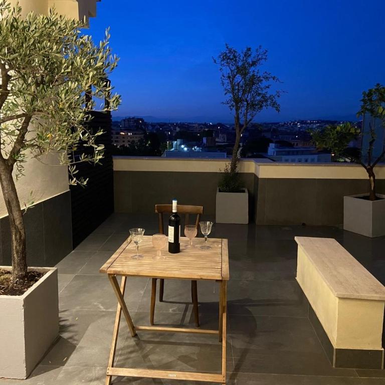 5-Rooms Apartment - King Room with Balcony - 1