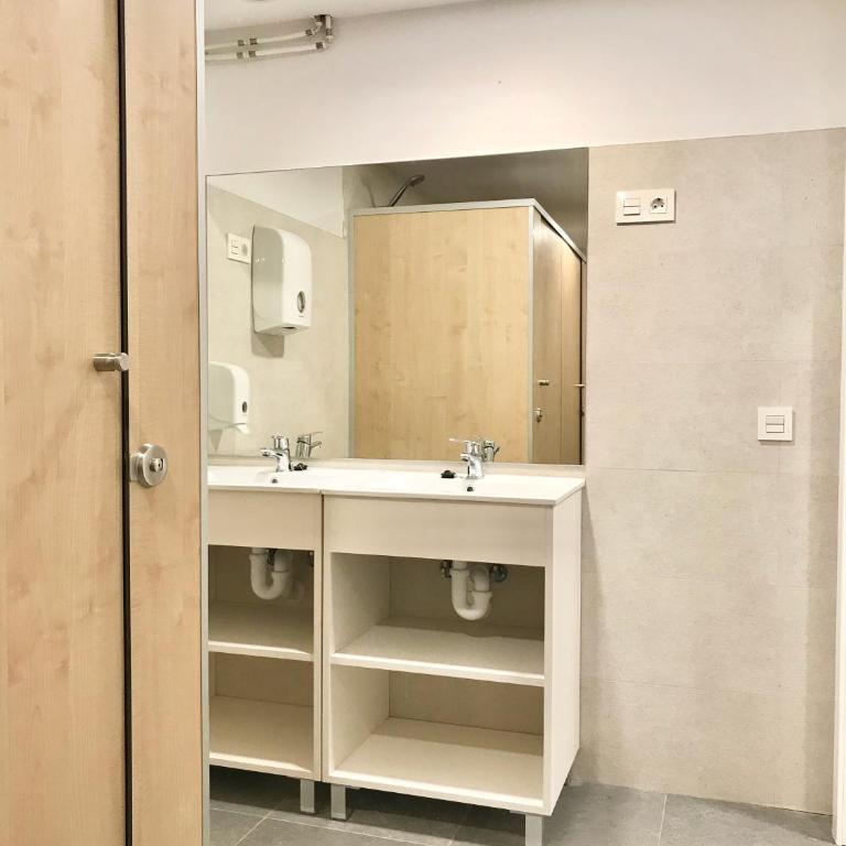 Quartier Leon Hostel Jabalquinto - Cama en habitación compartida mixta con baño privado - 18 camas - 9