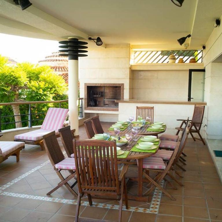 Beachside Villa in Puerto Marina, Benalmádena - Villa - 14