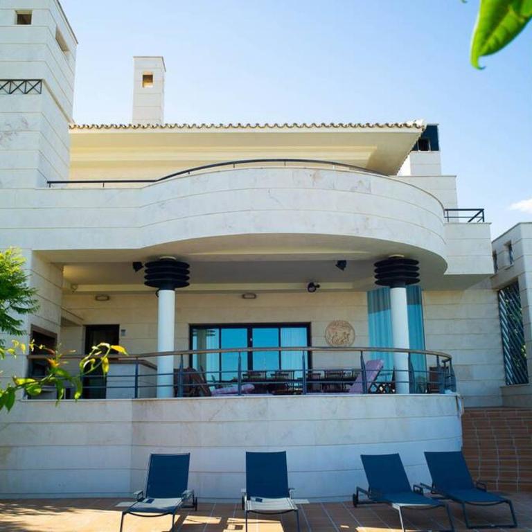 Beachside Villa in Puerto Marina, Benalmádena - Villa - 3