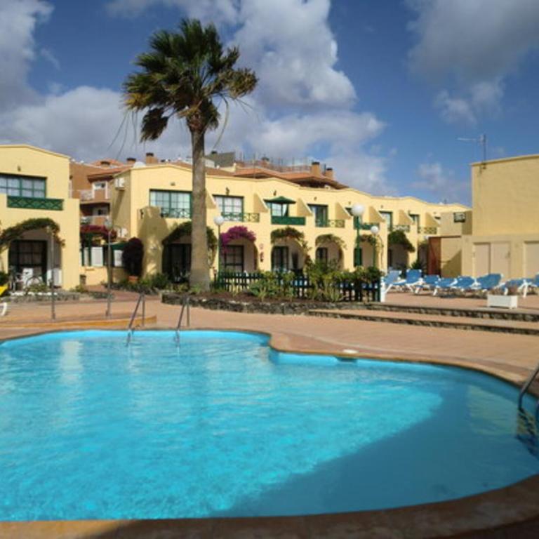 1-Bed Sleeps 2 Sunbeds & Beach Towels - Apartment - 8