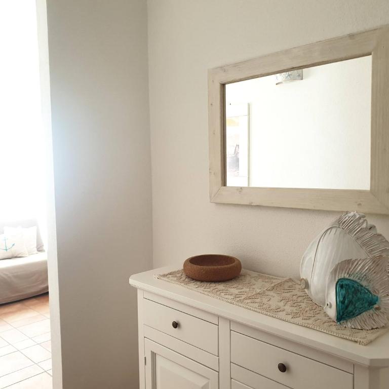 Capo Figari 13, Appartamento spazioso nel centro di Golfo Aranci con terrazza vista mare, Wi-Fi, parcheggio gratuito - Appartamento con 2 Camere da Letto - 13