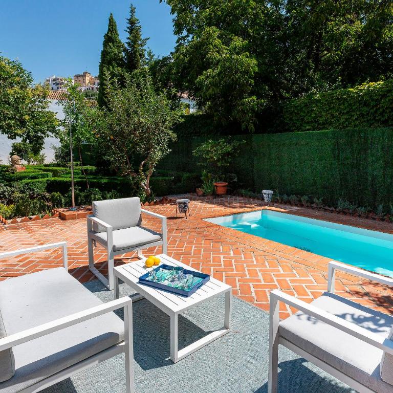 Genteel Home Carmen del Ciprés - Four-Bedroom House with Terrace - 2